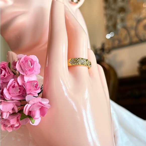 14K Gold Plated Elegant Ring with Zirconia - Picture 12 of 12